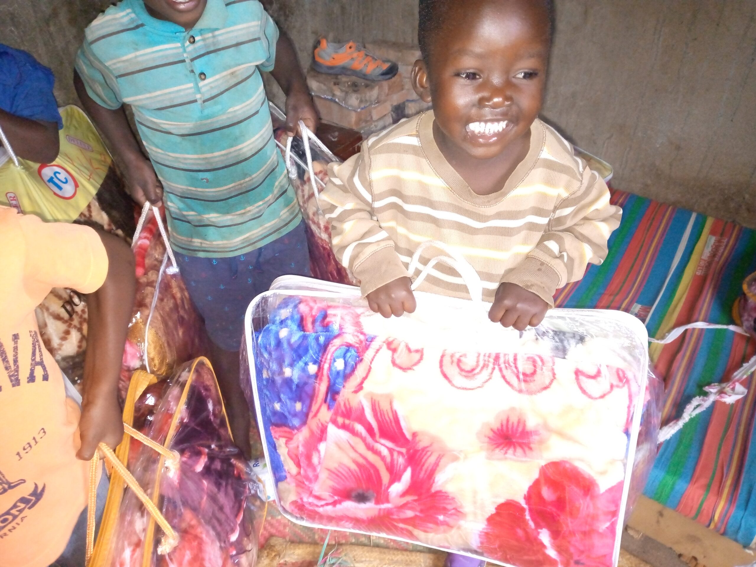 Donation of ten blankets for twenty children Orphans of Uganda